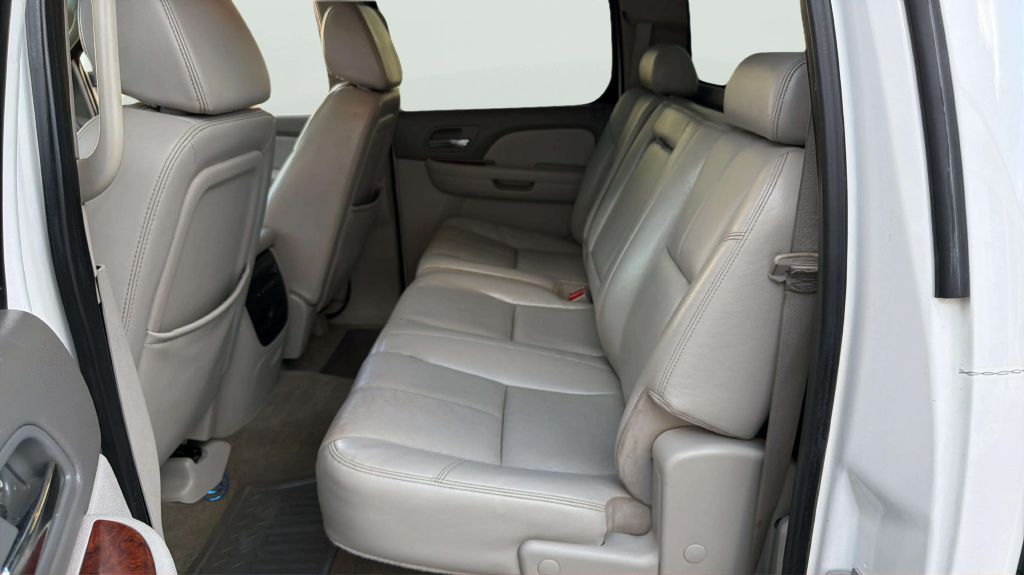 Photo 18 of this CHEVROLET SILVERADO 2500H