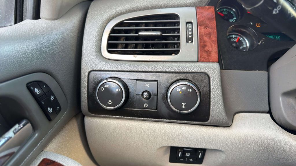 Photo 23 of this CHEVROLET SILVERADO 2500H