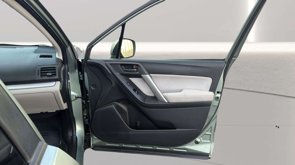 Photo 16 of this SUBARU FORESTER