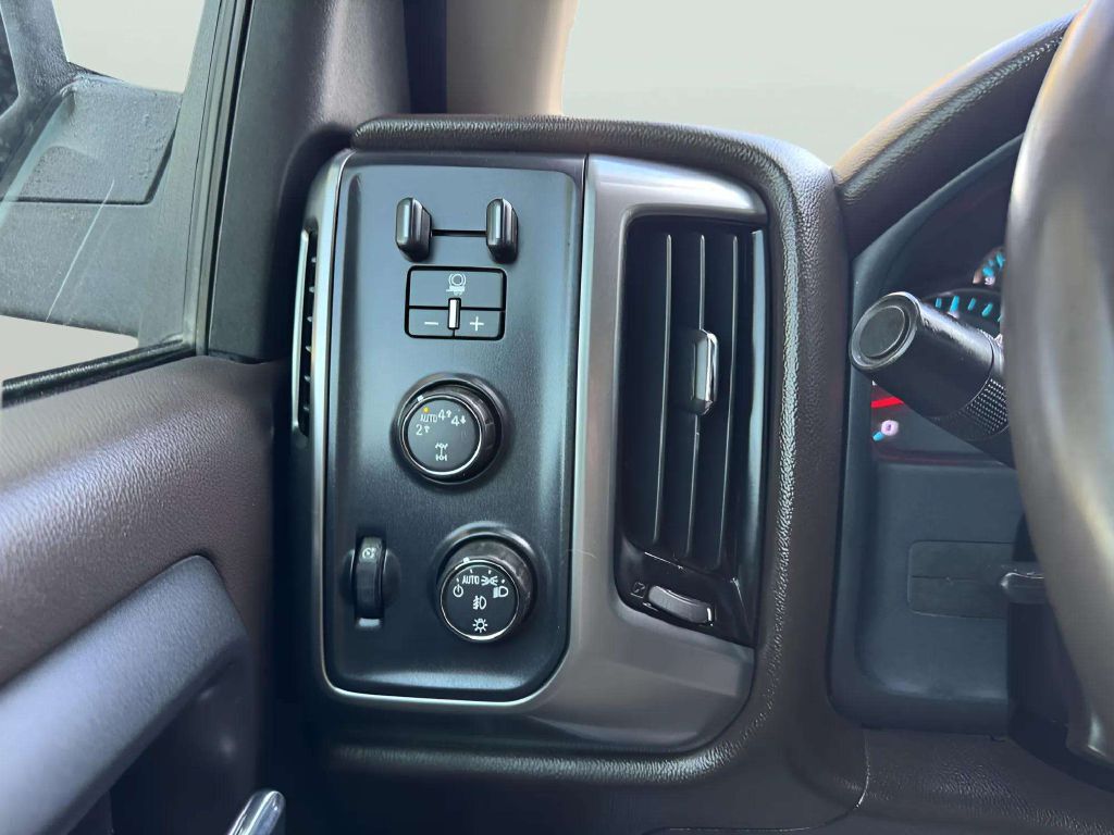 Photo 20 of this CHEVROLET SILVERADO 1500