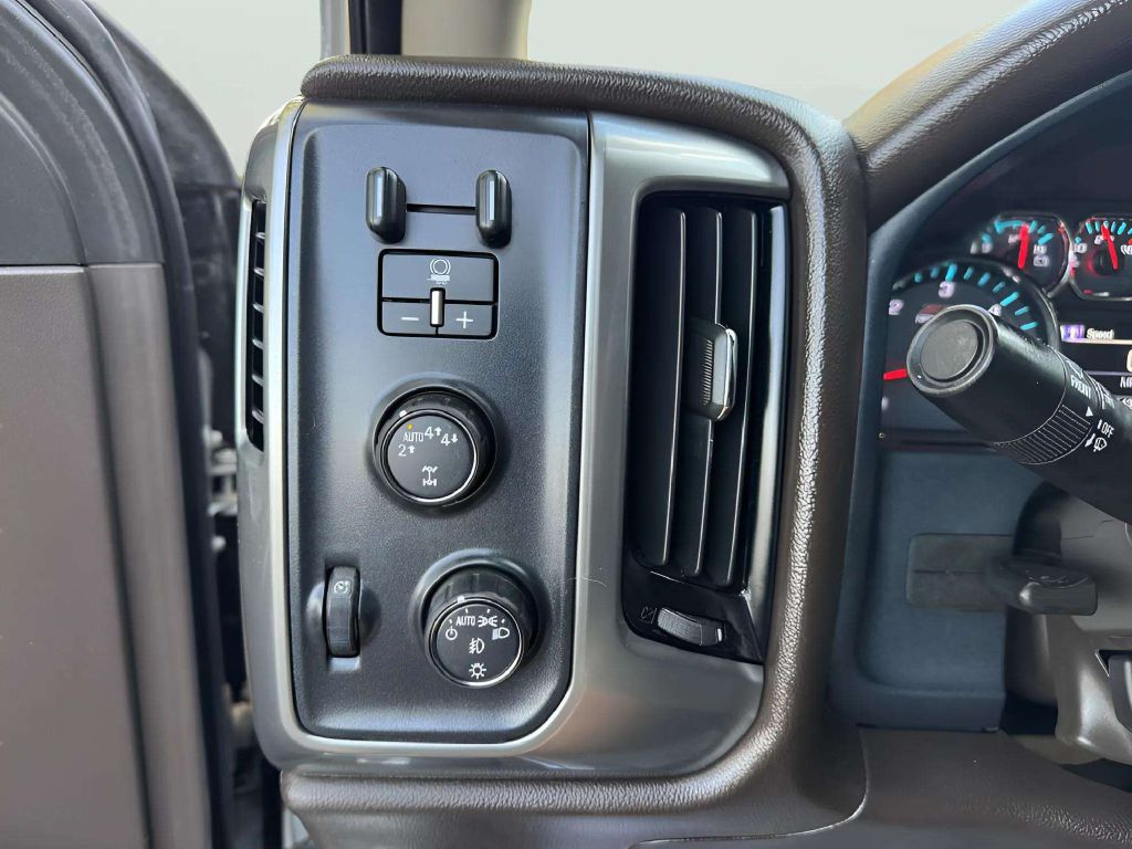 Photo 21 of this CHEVROLET SILVERADO 1500