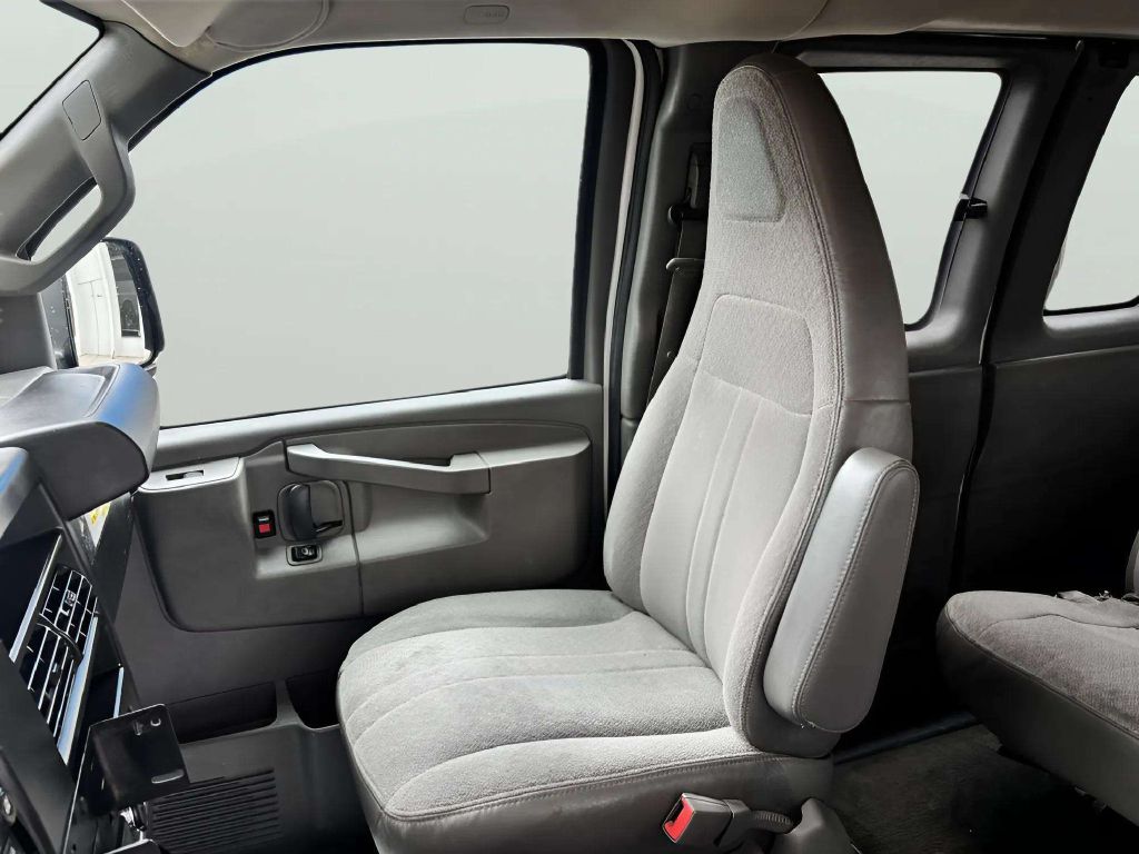 Photo 13 of this CHEVROLET EXPRESS