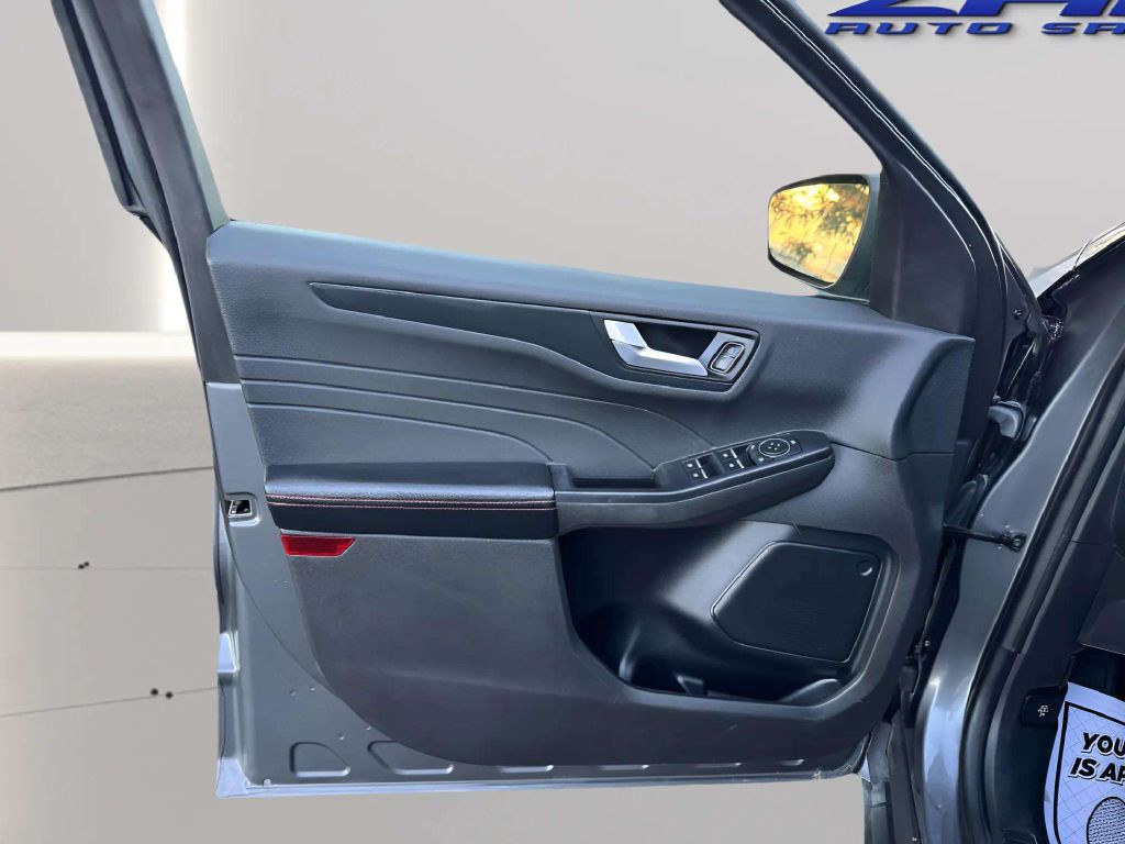 Photo 15 of this FORD ESCAPE