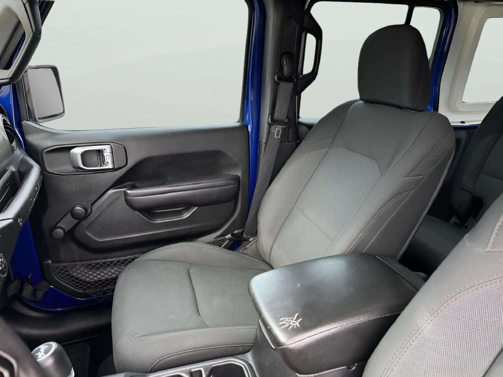 Photo 14 of this JEEP WRANGLER UNLIMI