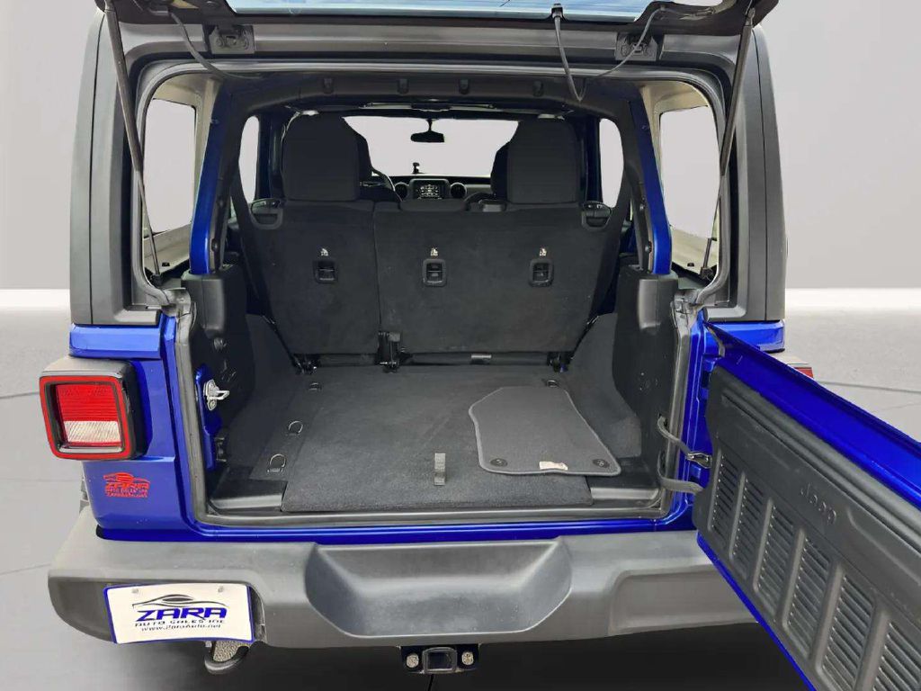 Photo 30 of this JEEP WRANGLER UNLIMI