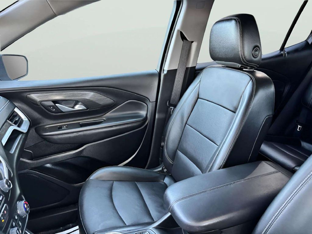 Photo 14 of this GMC TERRAIN