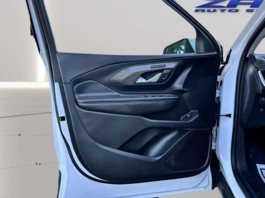 Photo 27 of this GMC TERRAIN