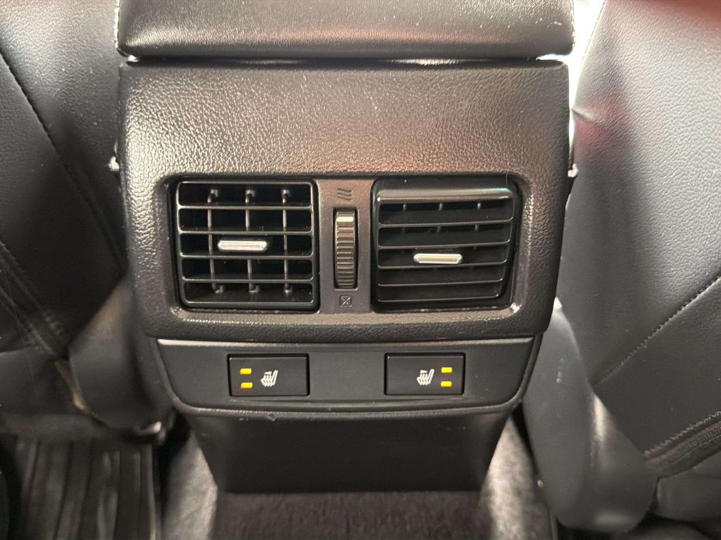 Photo 17 of this SUBARU OUTBACK