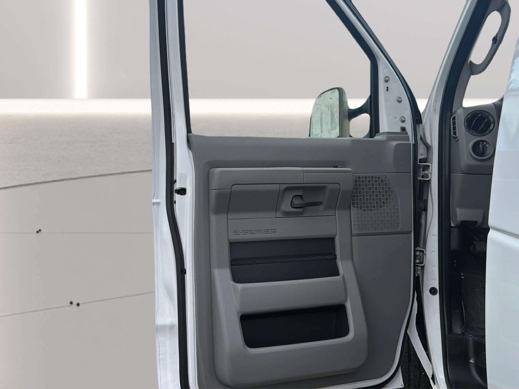 Photo 14 of this FORD E-SERIES