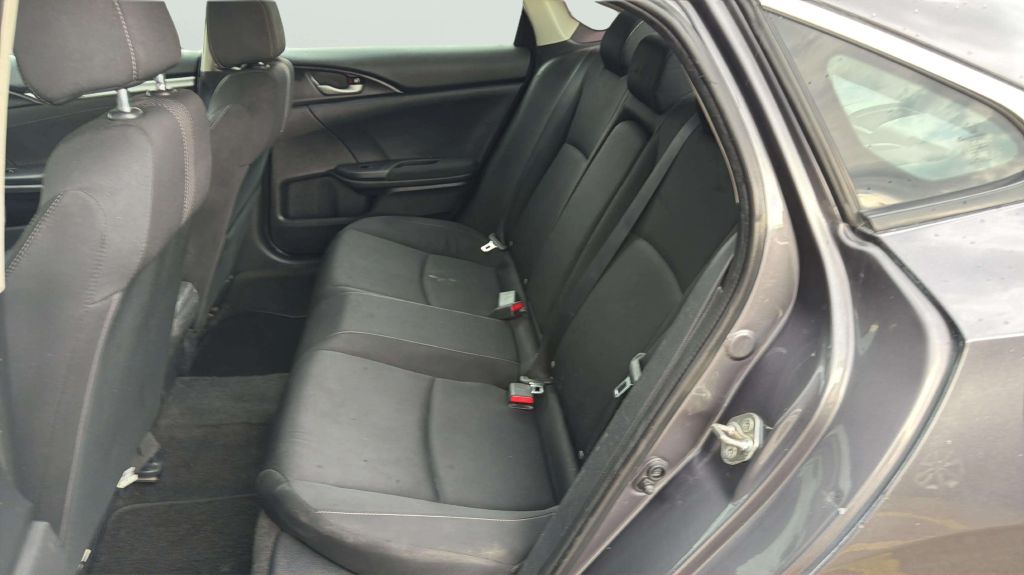 Photo 18 of this HONDA CIVIC