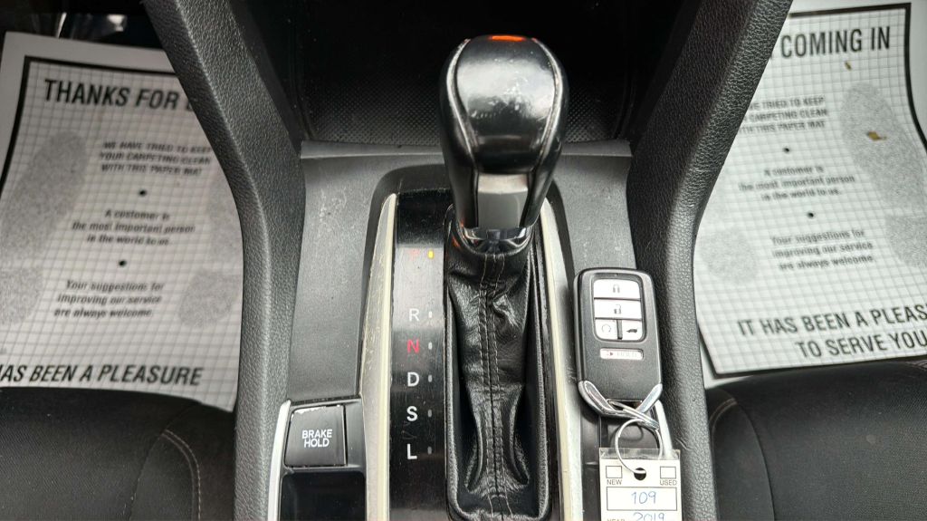 Photo 25 of this HONDA CIVIC