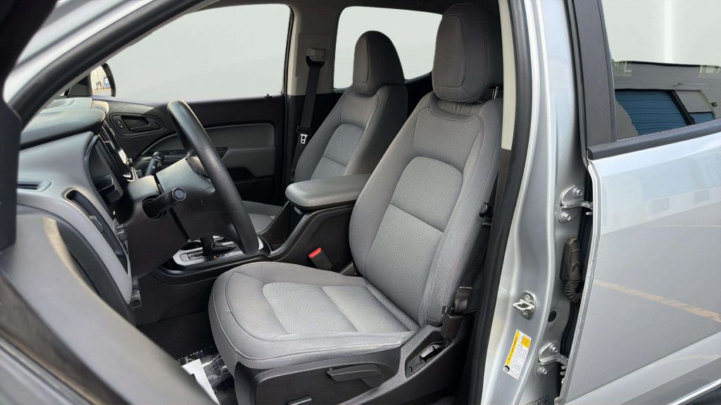 Photo 12 of this CHEVROLET COLORADO