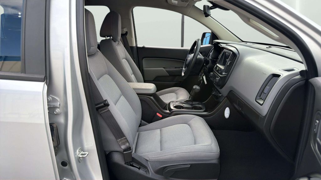 Photo 13 of this CHEVROLET COLORADO