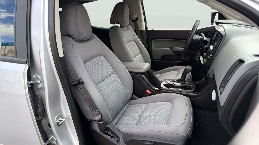 Photo 14 of this CHEVROLET COLORADO