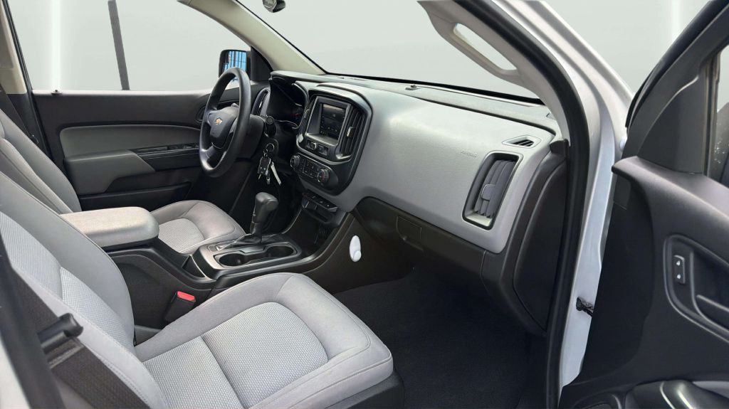 Photo 15 of this CHEVROLET COLORADO