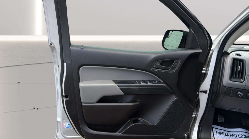 Photo 18 of this CHEVROLET COLORADO