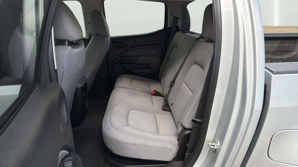 Photo 19 of this CHEVROLET COLORADO
