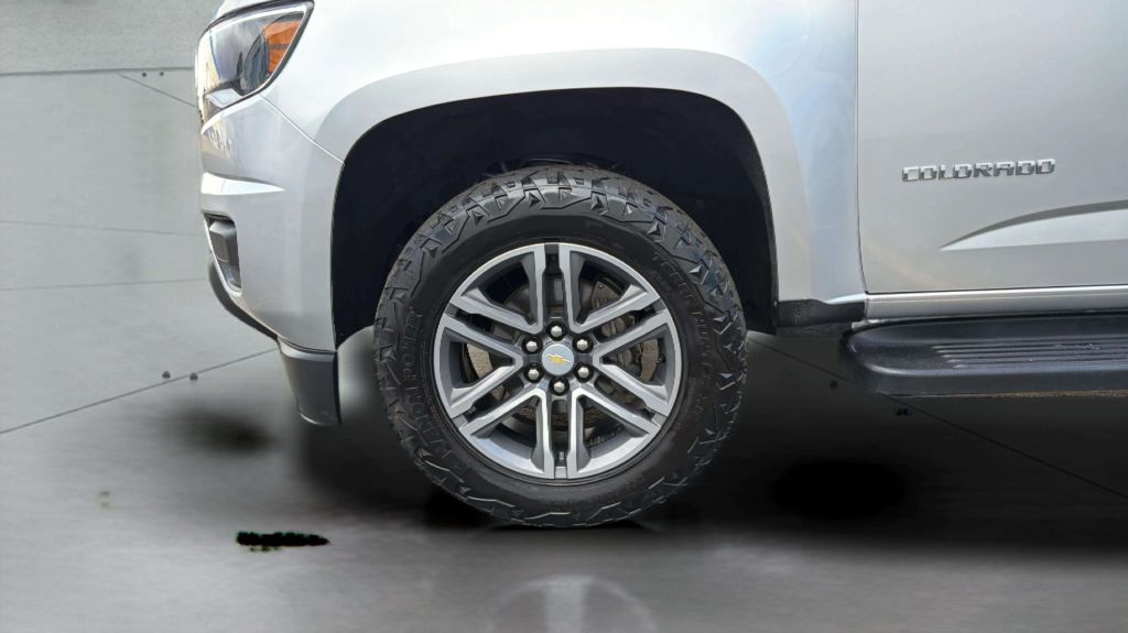 Photo 33 of this CHEVROLET COLORADO