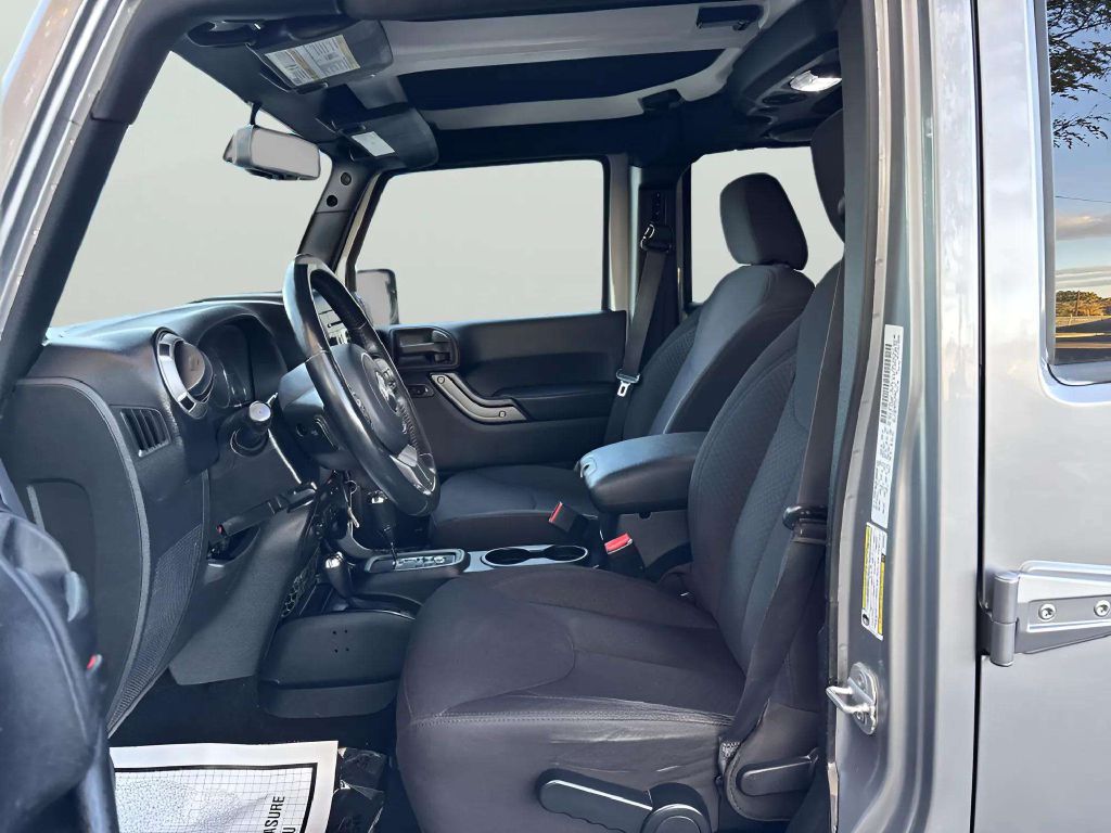 Photo 12 of this JEEP WRANGLER UNLIMI