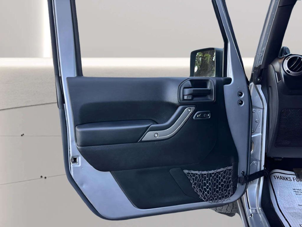 Photo 15 of this JEEP WRANGLER UNLIMI