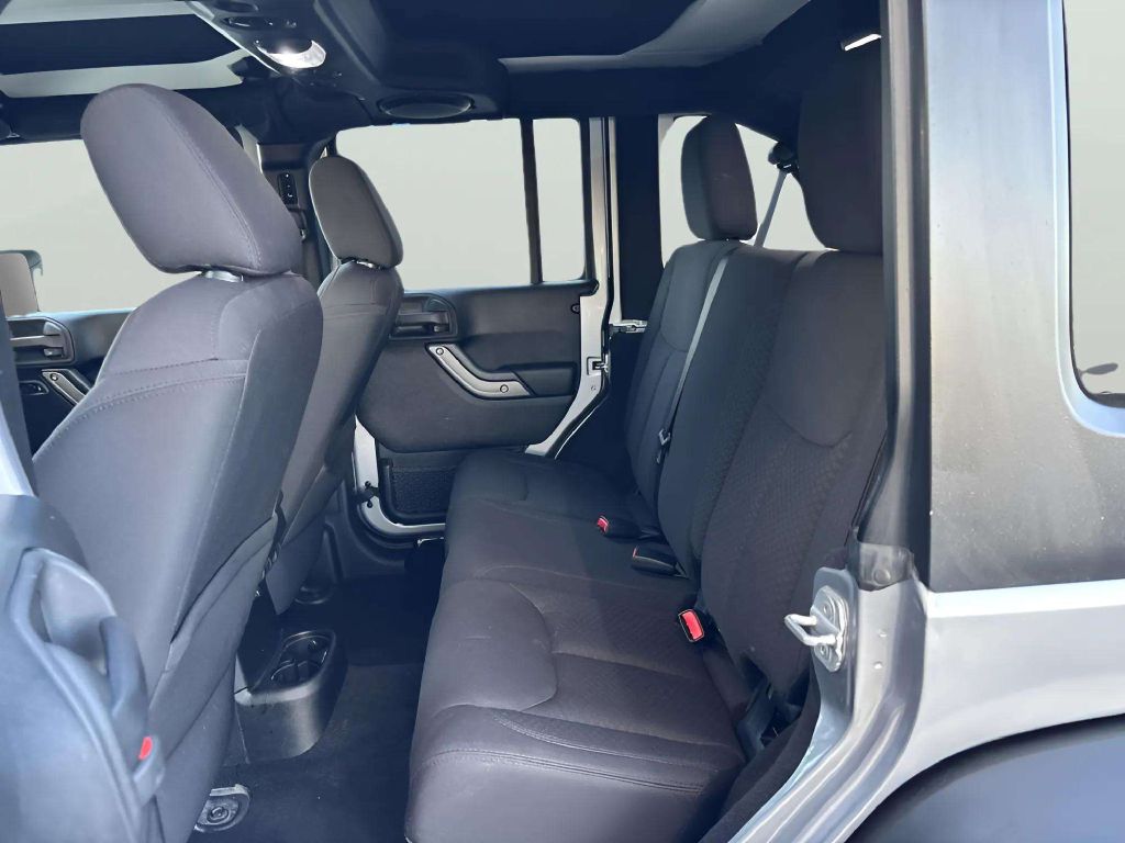 Photo 16 of this JEEP WRANGLER UNLIMI