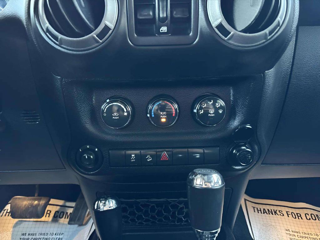Photo 20 of this JEEP WRANGLER UNLIMI