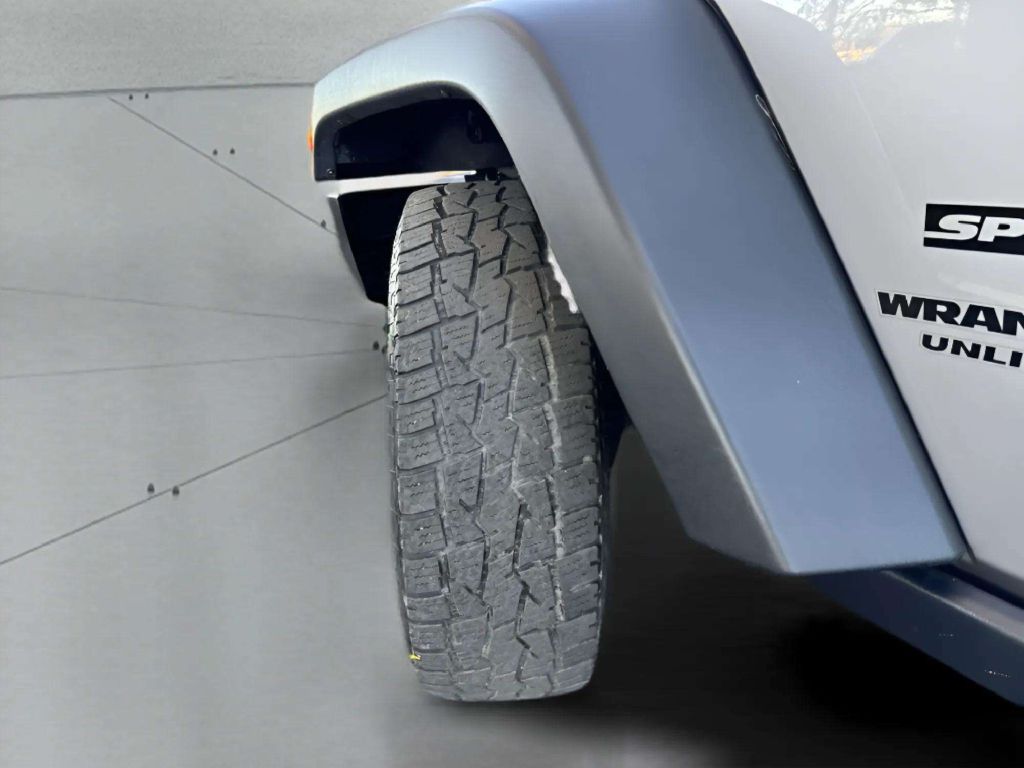 Photo 27 of this JEEP WRANGLER UNLIMI