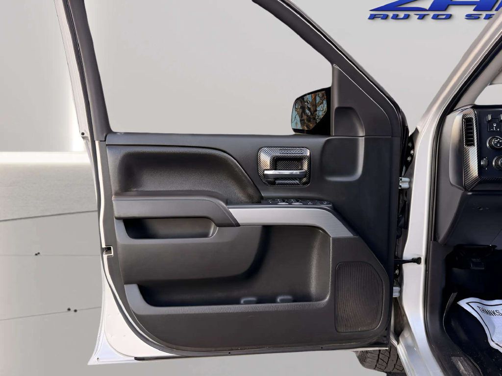 Photo 27 of this CHEVROLET SILVERADO 1500