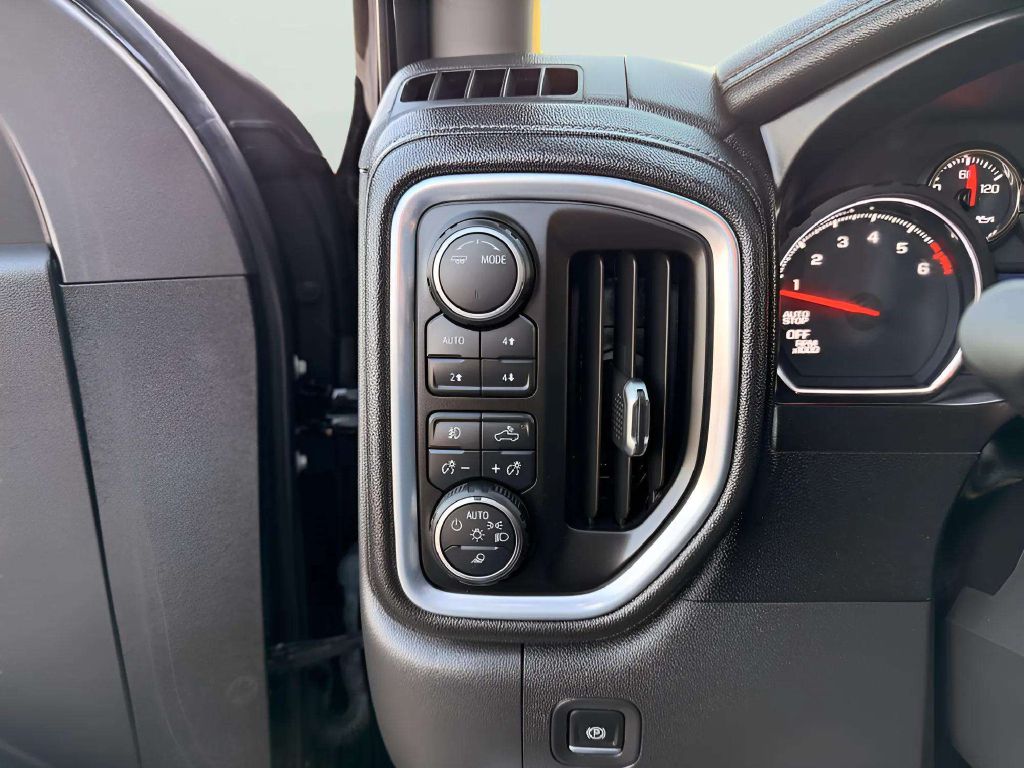 Photo 25 of this CHEVROLET SILVERADO 1500