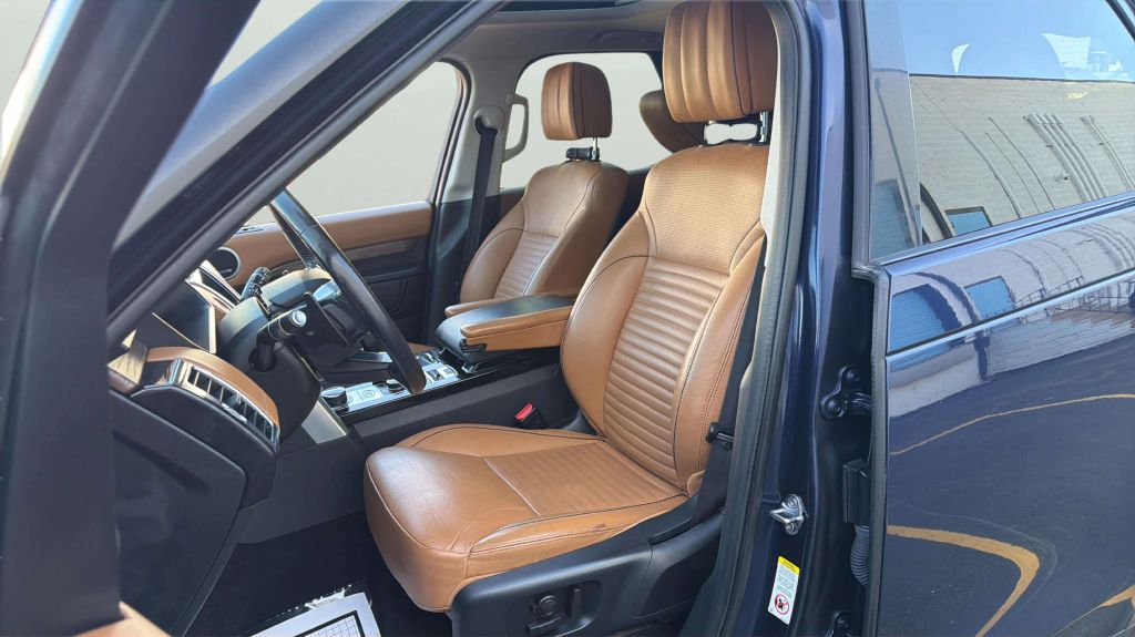 Photo 12 of this LAND ROVER DISCOVERY