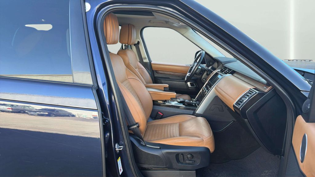 Photo 13 of this LAND ROVER DISCOVERY