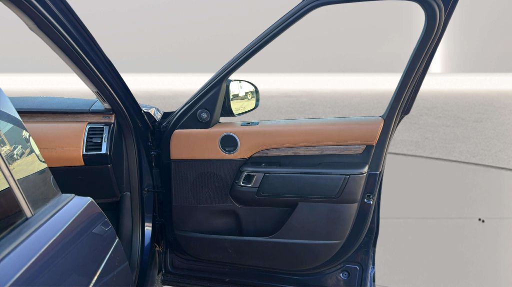 Photo 16 of this LAND ROVER DISCOVERY