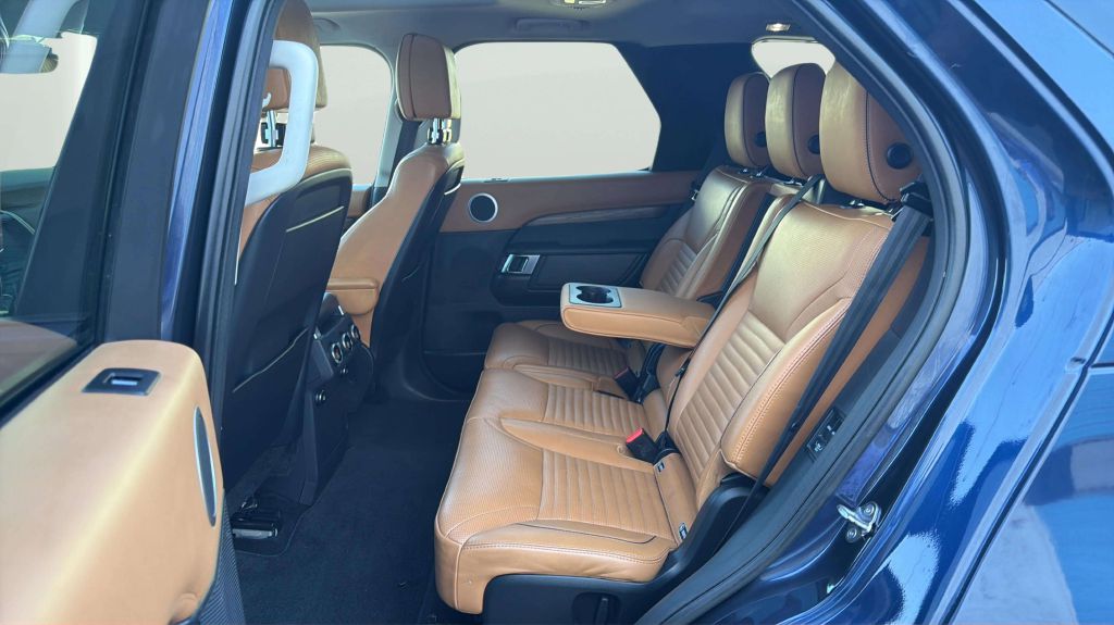 Photo 20 of this LAND ROVER DISCOVERY