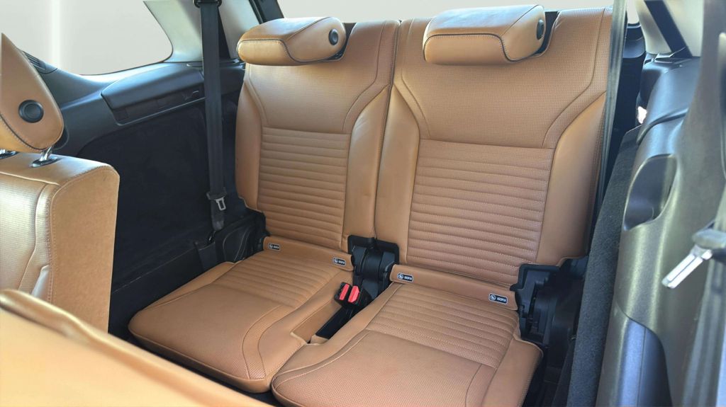 Photo 21 of this LAND ROVER DISCOVERY