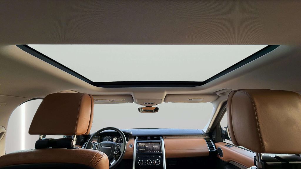 Photo 24 of this LAND ROVER DISCOVERY