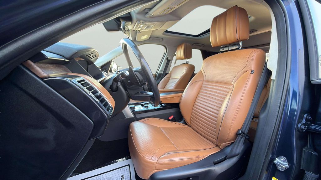 Photo 33 of this LAND ROVER DISCOVERY