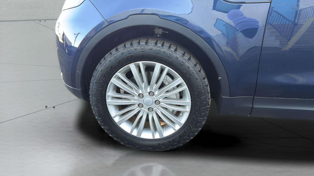 Photo 36 of this LAND ROVER DISCOVERY