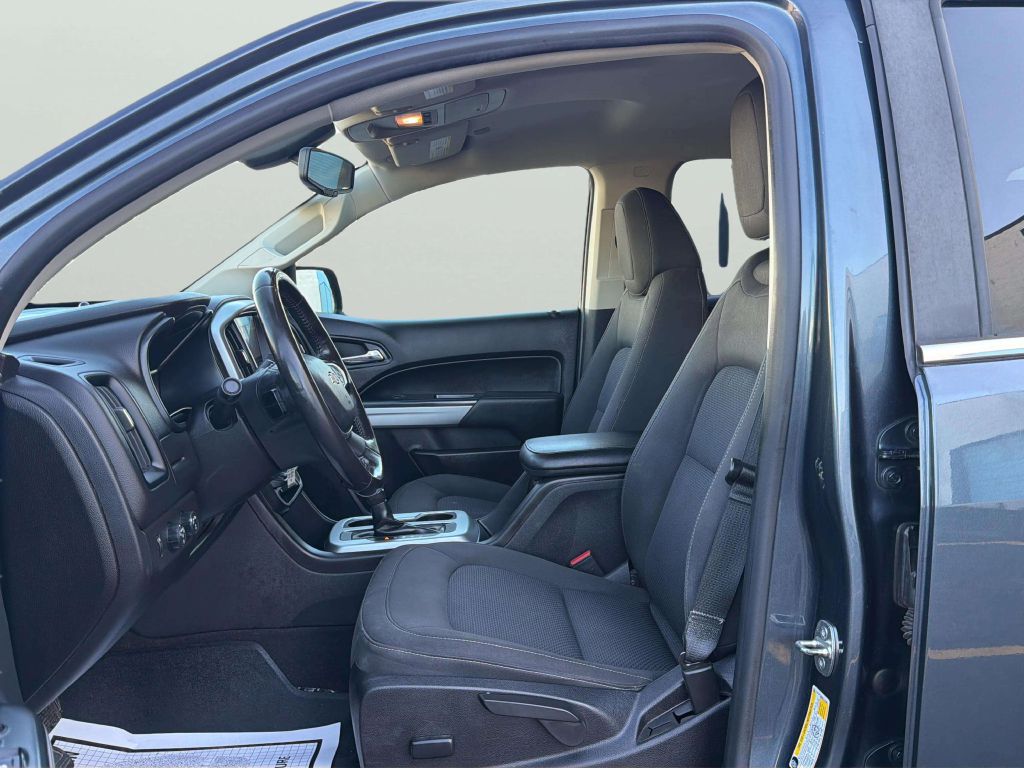 Photo 11 of this CHEVROLET COLORADO
