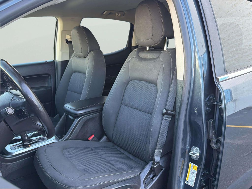 Photo 12 of this CHEVROLET COLORADO