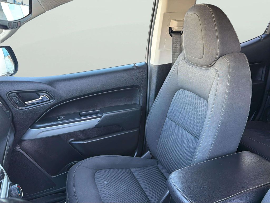 Photo 13 of this CHEVROLET COLORADO