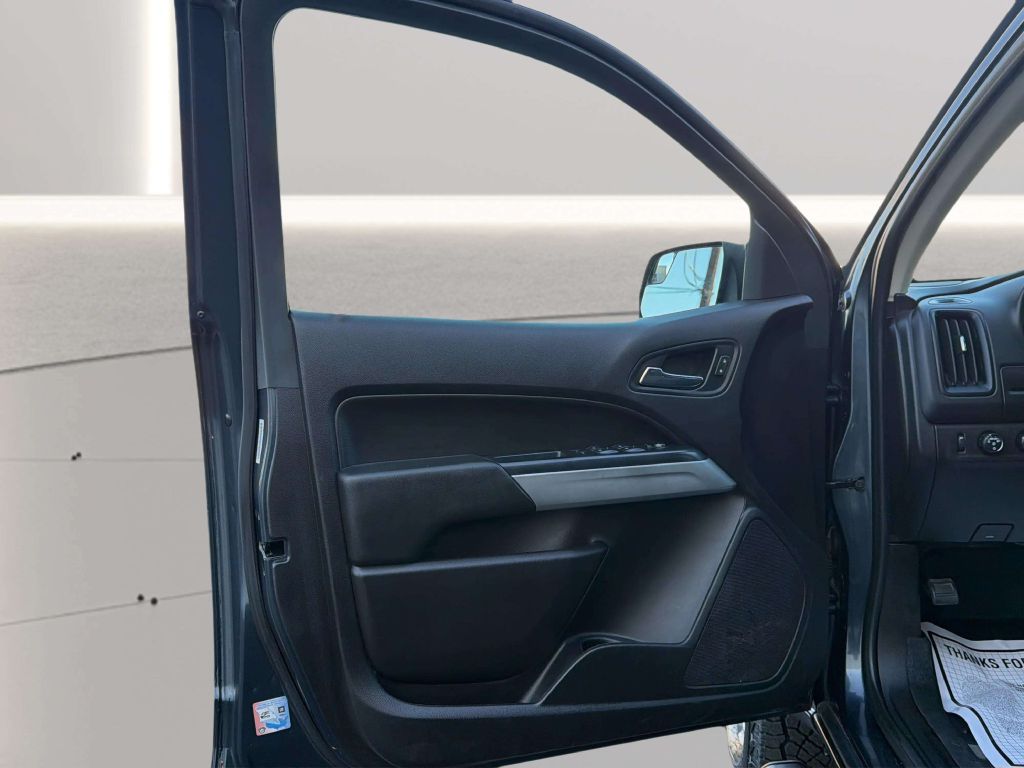 Photo 14 of this CHEVROLET COLORADO