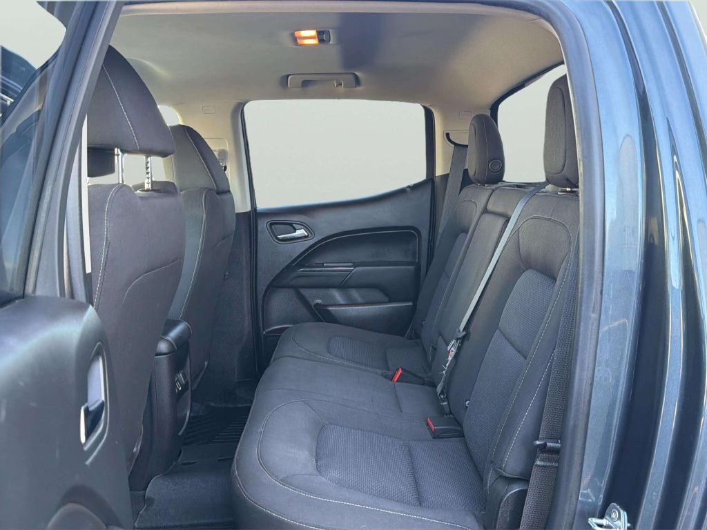 Photo 15 of this CHEVROLET COLORADO