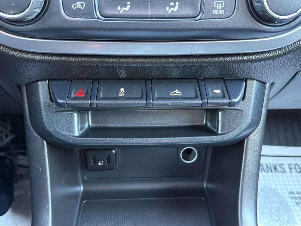 Photo 24 of this CHEVROLET COLORADO