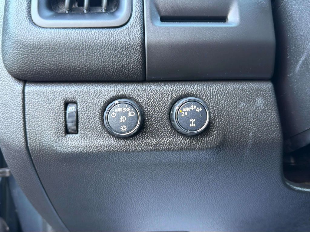 Photo 25 of this CHEVROLET COLORADO