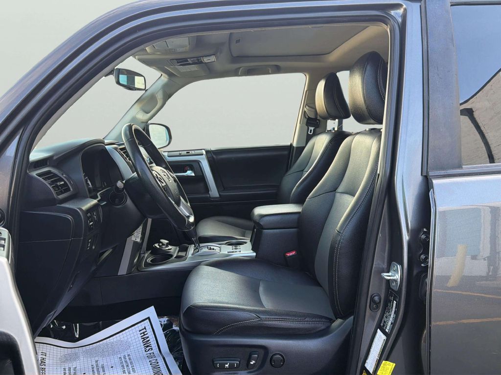 Photo 11 of this TOYOTA 4RUNNER
