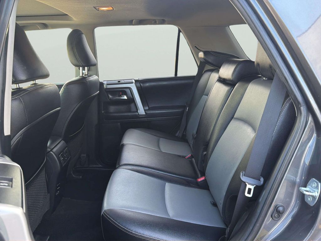 Photo 15 of this TOYOTA 4RUNNER