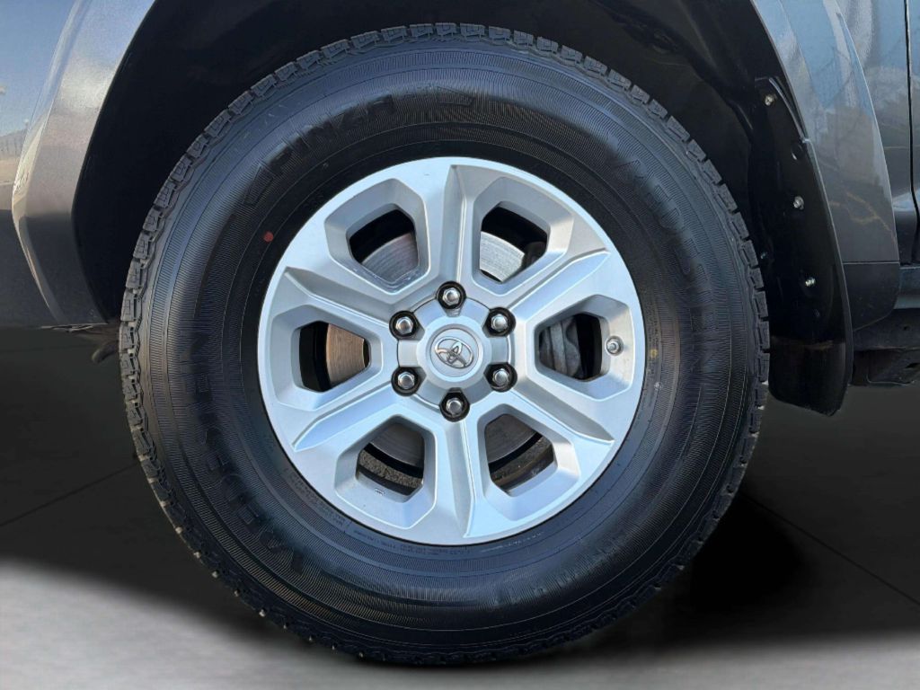 Photo 28 of this TOYOTA 4RUNNER