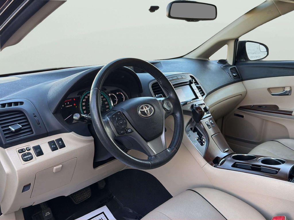 Photo 10 of this TOYOTA VENZA
