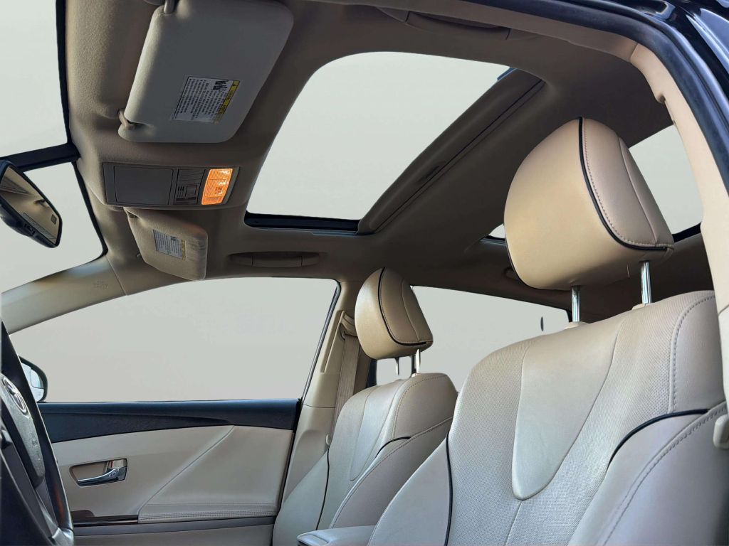 Photo 14 of this TOYOTA VENZA
