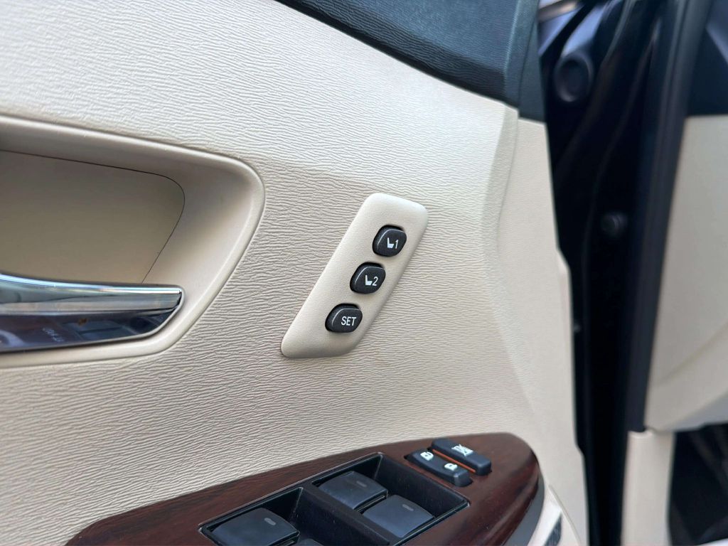 Photo 16 of this TOYOTA VENZA